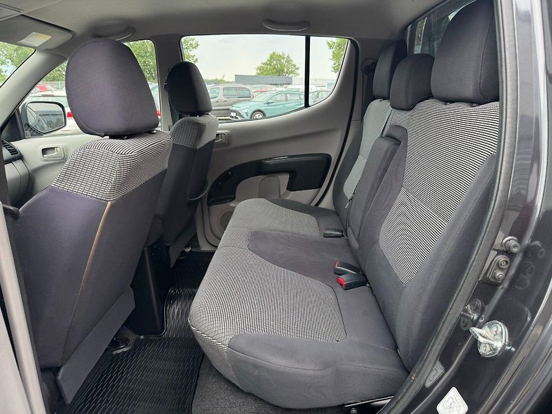 Mitsubishi L200 (2011) 2.5 DI-D 100KW 4WD HARDTOP - fotka 11 z 29