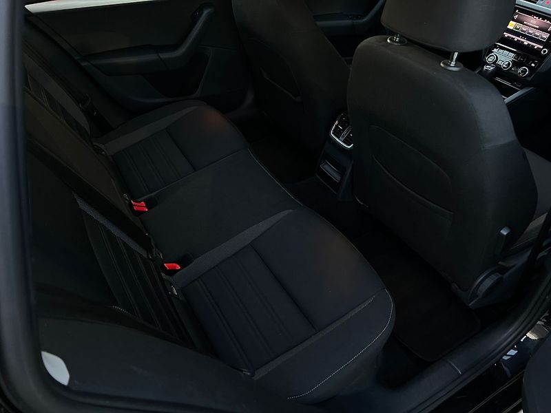 Škoda Octavia 1.6 TDI-DSG-NAVI-PARK.Č - fotka 37 z 46