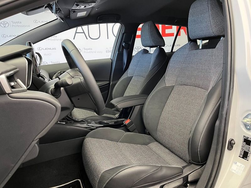 Toyota Corolla TS 1.8L Hybrid CVT Style - fotka 8 z 24