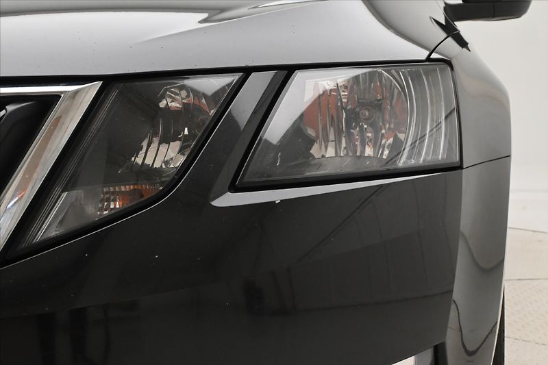 Škoda Octavia 2,0 TDI 110kW Tažné DSG Záruka - fotka 27 z 29