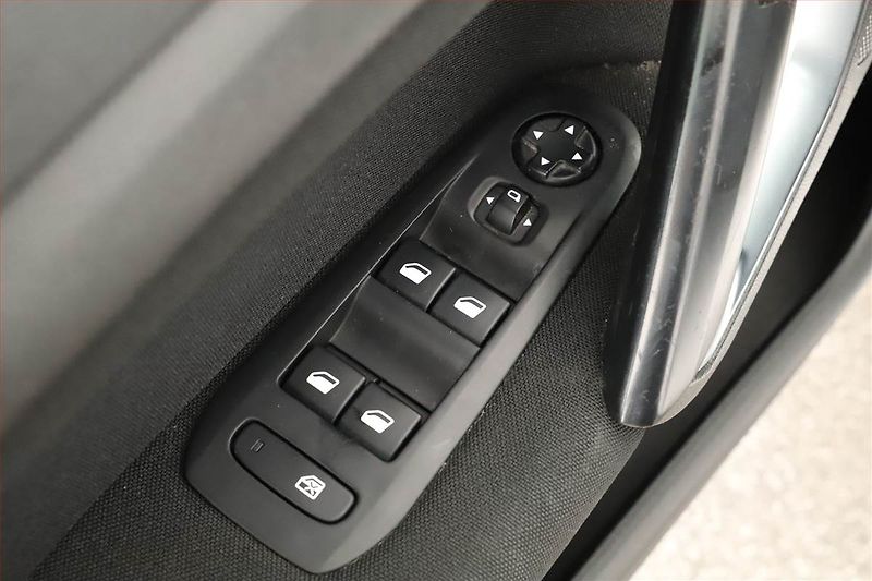 Peugeot 308 (2016) 1.6 BlueHDi, Tempomat - fotka 12 z 16