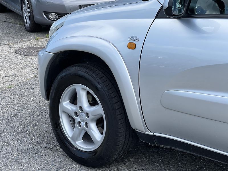Toyota RAV4 2.0 D-4D 4x4 KLIMATIZACE ALU  - fotka 31 z 33