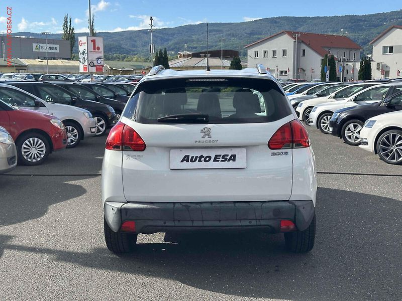 Peugeot 2008 (2026) 1.2, 1.maj,ČR, Business, AT - fotka 5 z 15