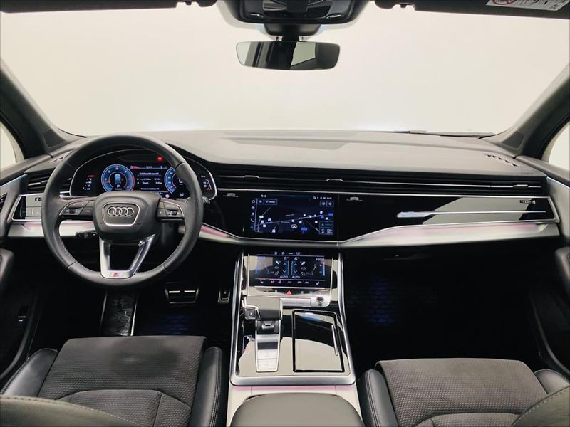 Audi Q7 3,0 TDI 210kW 7Míst S-Line - fotka 11 z 32