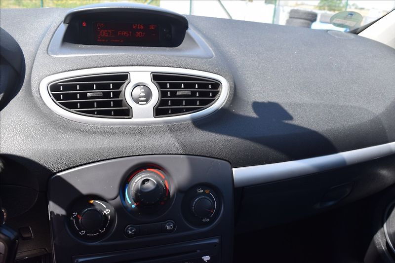 Renault Clio 1,2 i 74KW ALU KLIMA TAŽNÉ - fotka 40 z 48