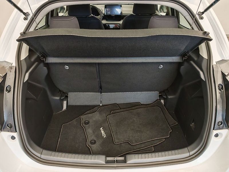 Toyota Yaris 1.5 Hybrid e-CVT Style - fotka 9 z 35