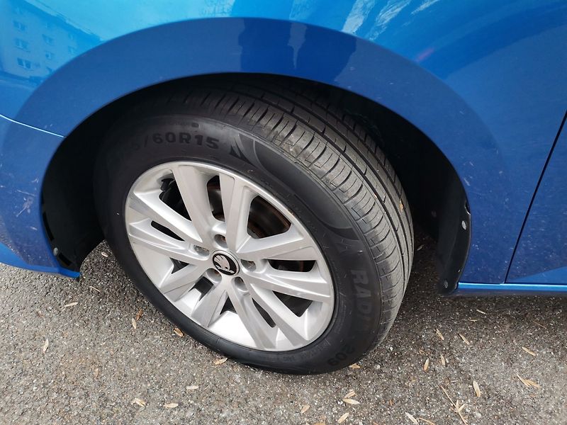 Škoda Fabia (2020) 1.0TSi 70kw AMB Klima Alu - fotka 25 z 29