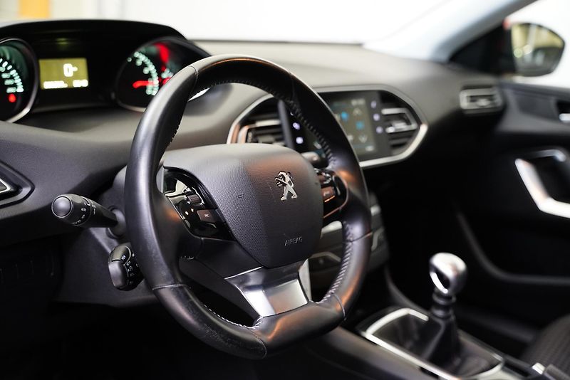 Peugeot 308 - fotka 14 z 28