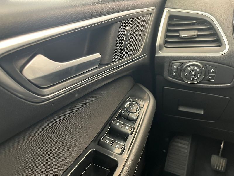 Ford Galaxy 2,0 TDCi Titanium 132kw manuál - fotka 21 z 64