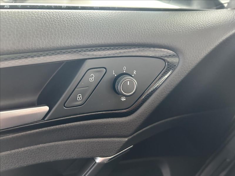 Volkswagen Golf 1,4   TSI 92kW,HIGHLINE,SERVIS - fotka 11 z 30