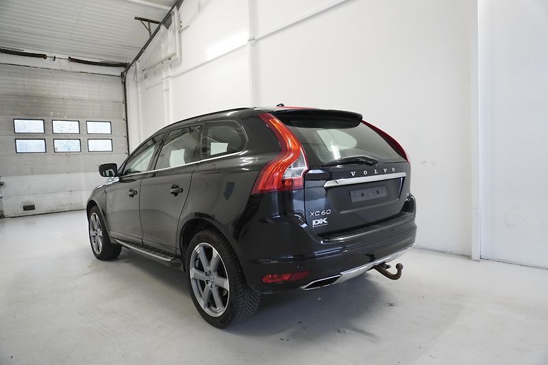 Volvo XC60 2,4 D5 AWD AUTOMAT - fotka 7 z 38