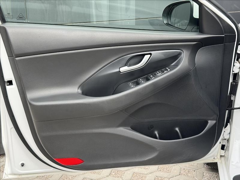 Hyundai i30 1,6 CRDI Smart ČR DPH - fotka 25 z 31
