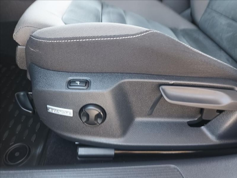 Volkswagen Golf 1,0 TSI,ČR,1MAJ,RADAR,LED,DPH - fotka 16 z 42