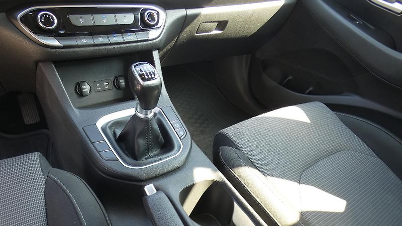 Hyundai i30 Kombi 1,0 T-GDI Trikolor - fotka 6 z 24