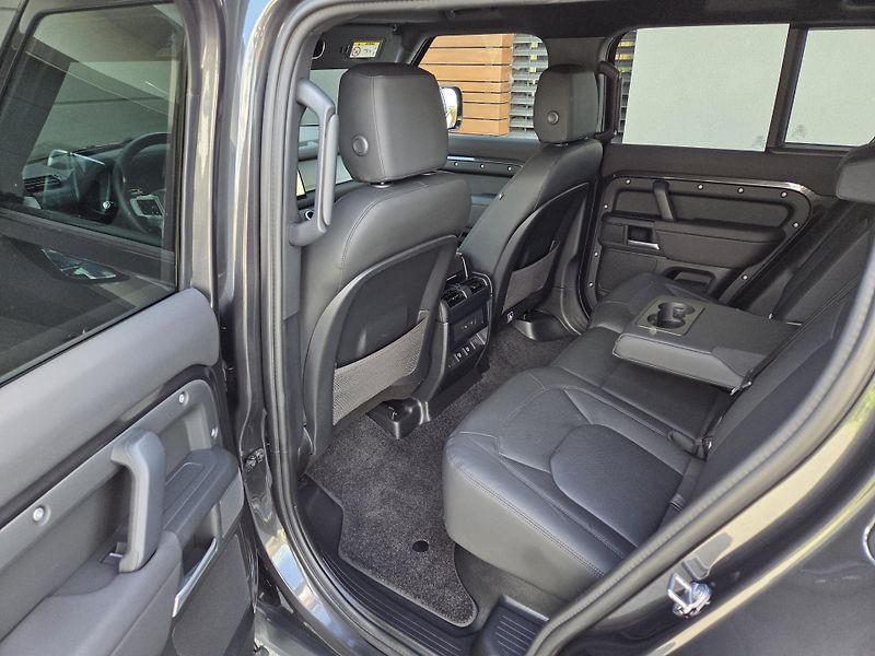 Land Rover Defender (2025) D300 X-DynSE HUD PANO TZ ACC - fotka 10 z 55