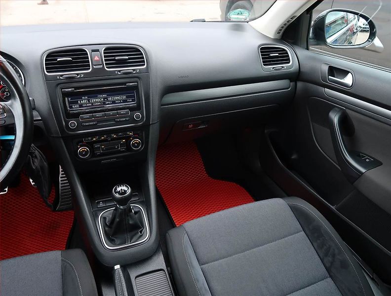 Volkswagen Golf (2011) 1.6 TDI, Tempomat - fotka 8 z 18