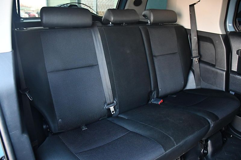 Toyota FJ Cruiser 4,0 VVT-i V6 AWD AT - fotka 16 z 50