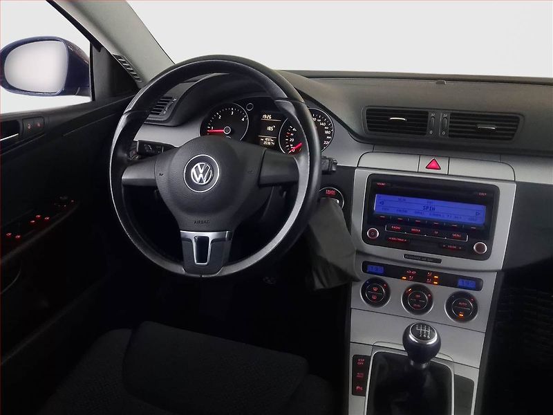 Volkswagen Passat (2009) Comfortline 2.0 TDI - fotka 7 z 16