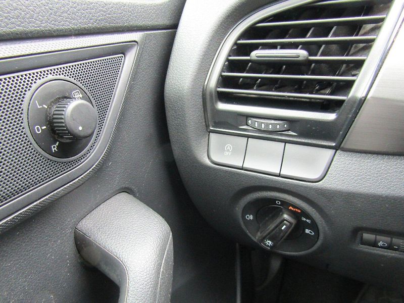Škoda Fabia (2016) 1.2 TSI 66kW  ZIMNÍ+LETNÍ PNEU - fotka 29 z 36