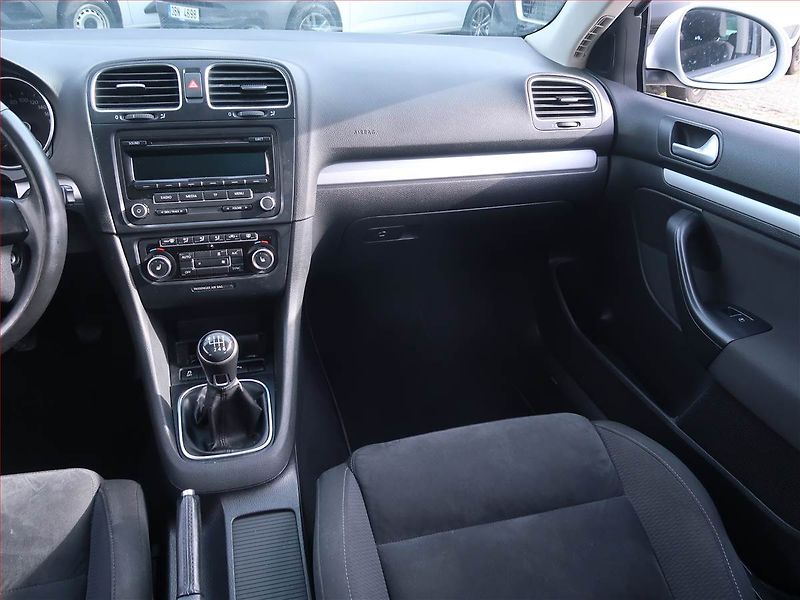 Volkswagen Golf (2012) Comfortline 2.0 TDI, Xenony - fotka 8 z 14