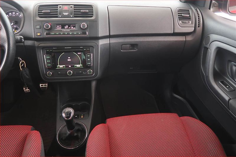 Škoda Fabia (2011) Monte Carlo 1.2 TSI, Navi - fotka 8 z 15