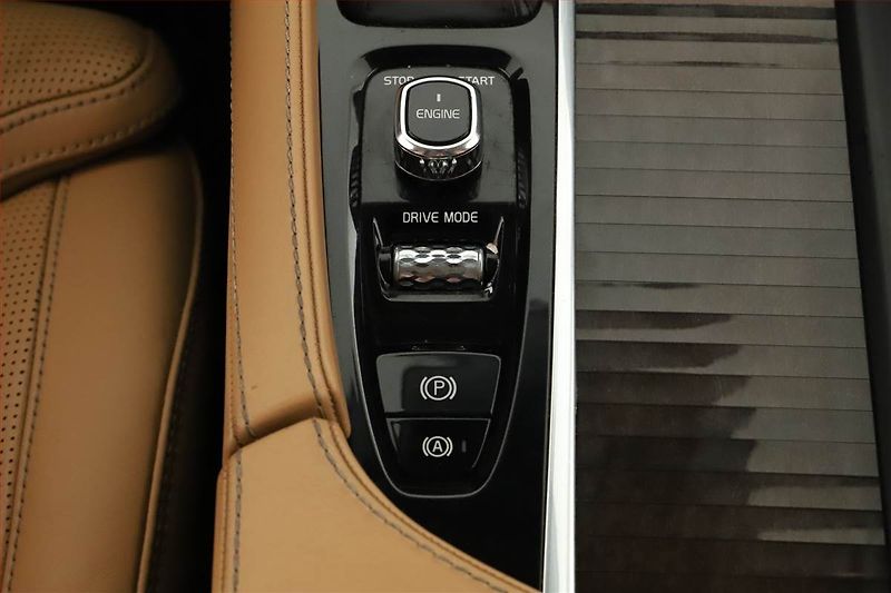Volvo XC90 (2015) D5 AWD, 4X4, Automat, 7 míst - fotka 18 z 20