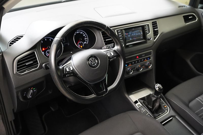 Volkswagen Golf Sportsvan - fotka 14 z 26