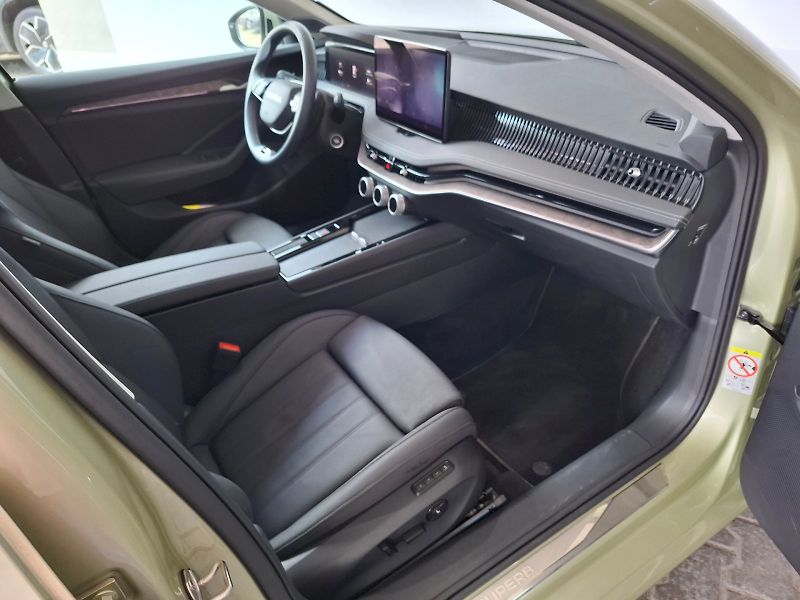 Škoda Superb (2025) COMBI L&K TD 110/2.0 A7F - fotka 25 z 30