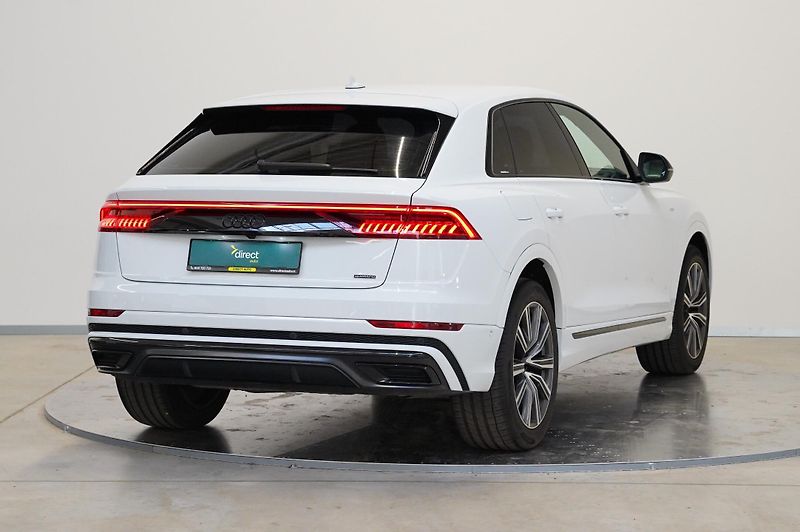 Audi Q8 - fotka 2 z 30