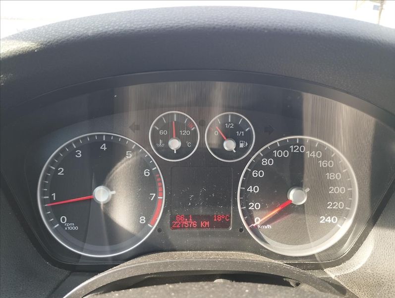 Ford Focus 1,6 74KW - fotka 12 z 15