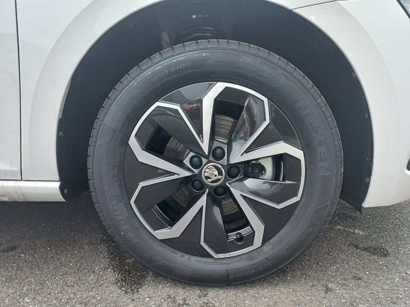 Škoda Scala (2023) Ambition PLUS 1,0 TSI 81 kW DS - fotka 11 z 22