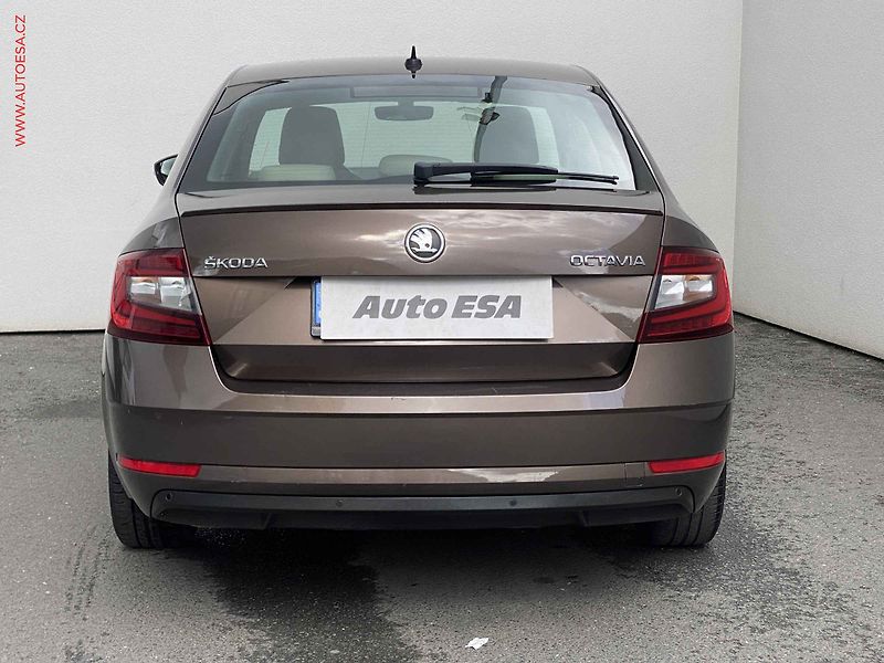Škoda Octavia (2017) 1.8 TSi, ČR, Style, DSG, LED - fotka 5 z 18