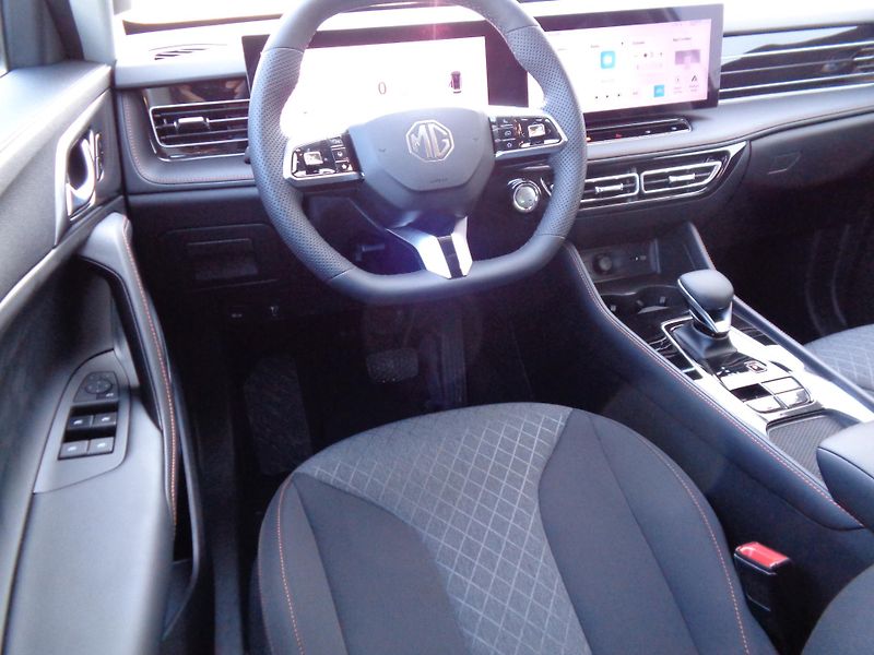 MG HS (2024) 1,5 Emotion, 125 kW, 7AT - fotka 20 z 26