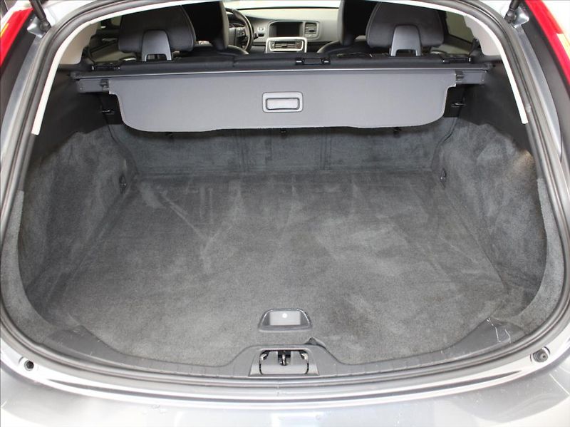 Volvo V60 2,0 D3 110kW AT Mom.NAVI Light - fotka 17 z 18
