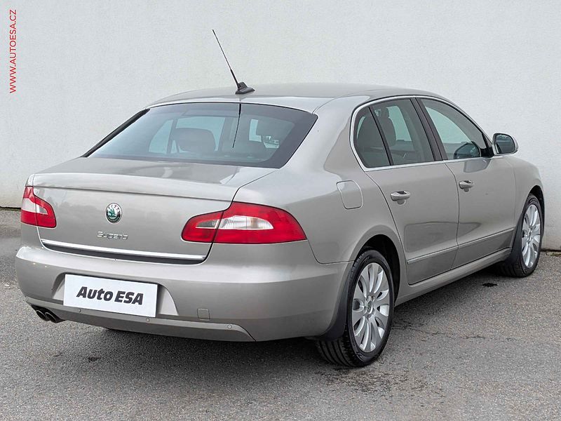 Škoda Superb (2009) 2.0 TDi, 2.maj, Elegance - fotka 6 z 17