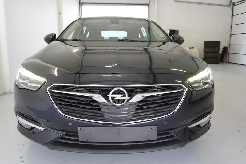 Opel Insignia 2,0T 154kW SPORTS TOURER 4X4 - fotka 2 z 32