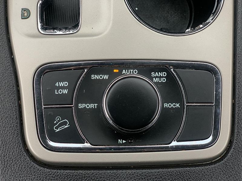 Jeep Grand Cherokee 3.0 CRD LIMITED AUTOMAT KŮŽE - fotka 28 z 52