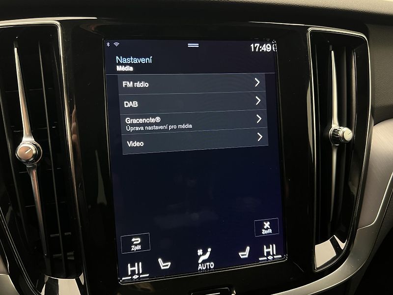 Volvo V60 B4 MOMENTUM AUT  - fotka 37 z 42