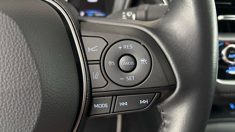 Toyota Corolla 1.8 Hybrid AUT Active Sedan - fotka 14 z 24