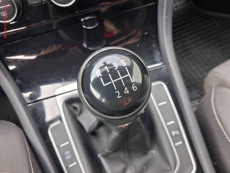 Volkswagen Golf (2014) 2.0TDi, Highline, navi - fotka 12 z 18