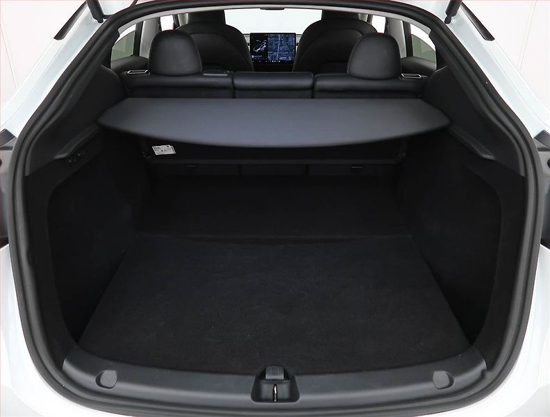 Tesla Model Y (2023) Performance 79kWh, SoH 93% - fotka 13 z 33