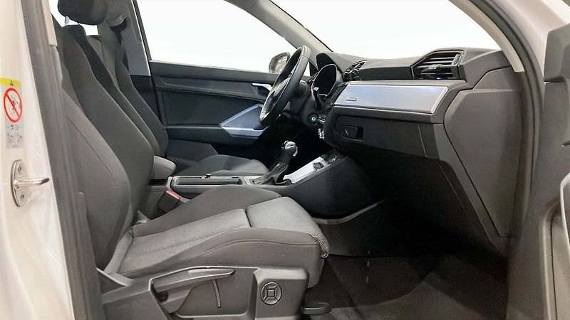 Audi Q3 35TFSI S Tronic LED Cockpit - fotka 9 z 13