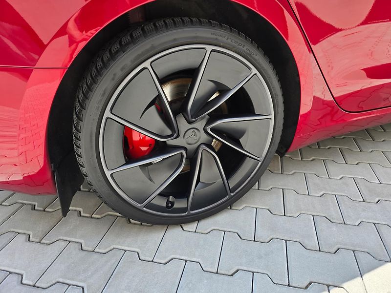 Tesla Model 3 (2024) Performance Highland - fotka 13 z 15