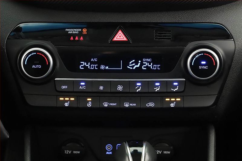 Hyundai Tucson (2018) 1.6 T-GDI, Automat, Navi - fotka 12 z 19