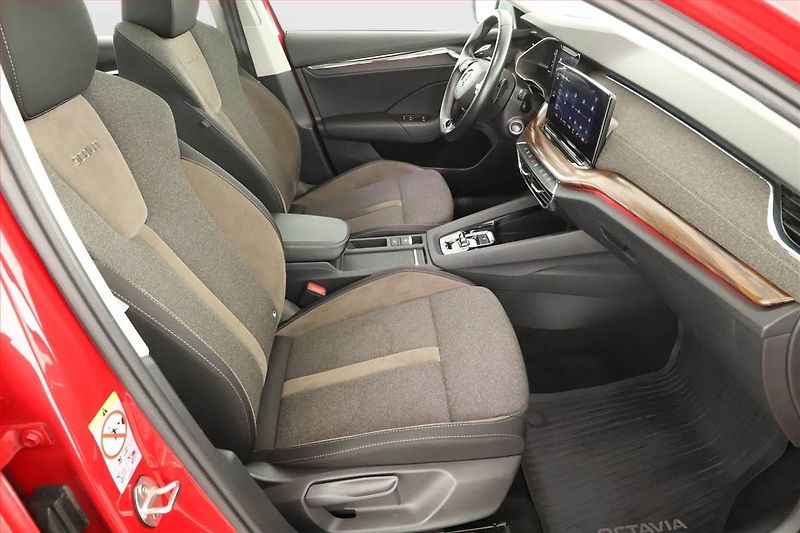 Škoda Octavia (2023) 2.0 TDI - fotka 7 z 18