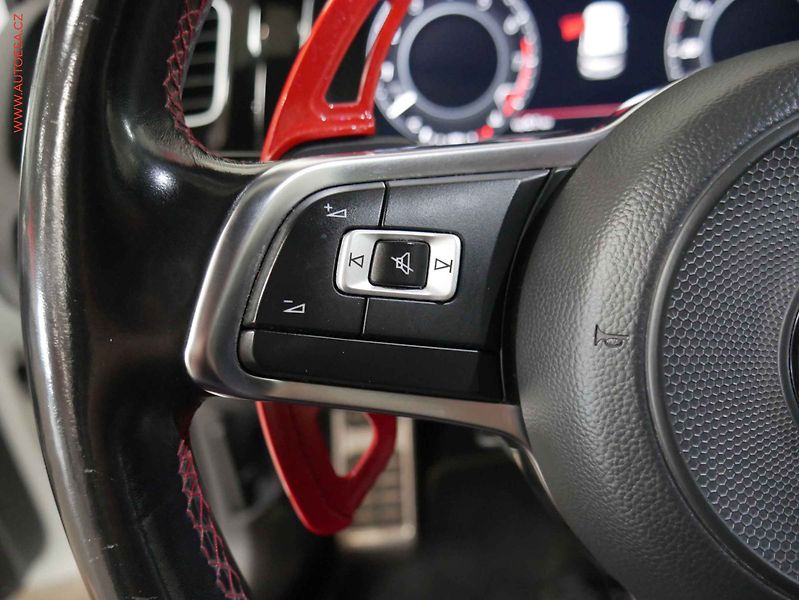 Volkswagen Golf (2019) 2.0TSI, GTI, DSG - fotka 13 z 20