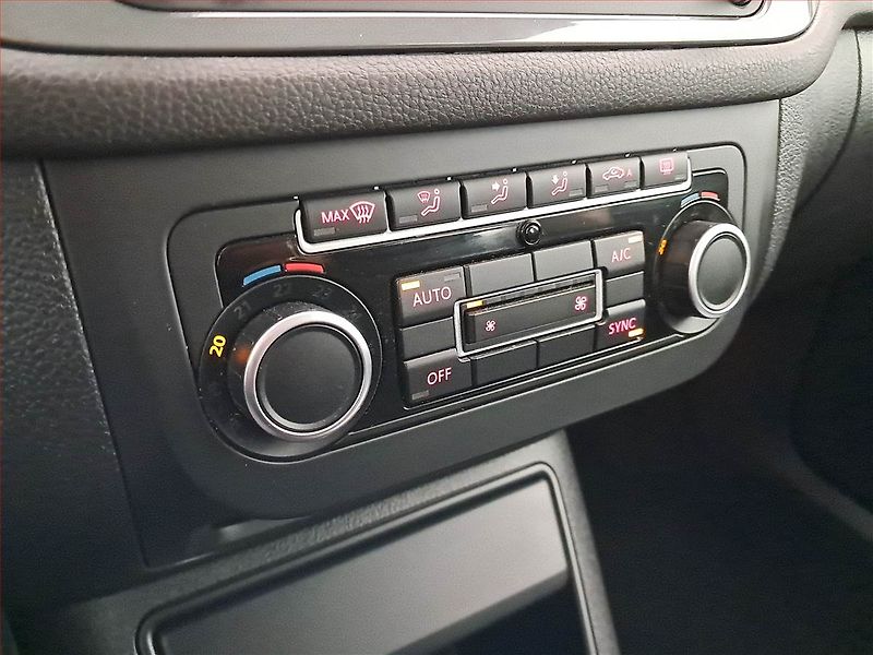 Volkswagen Tiguan (2014) 1.4 TSI, Serv.kniha - fotka 13 z 16