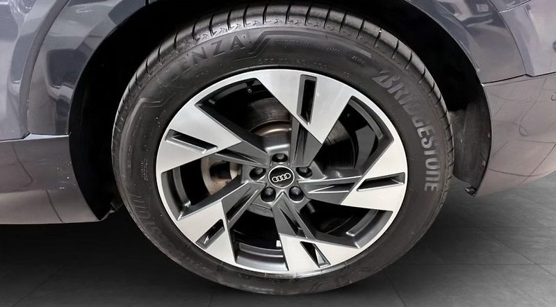 Audi Q8 e-tron 50 Q SoH 100% Kamera Vzduch  - fotka 6 z 15
