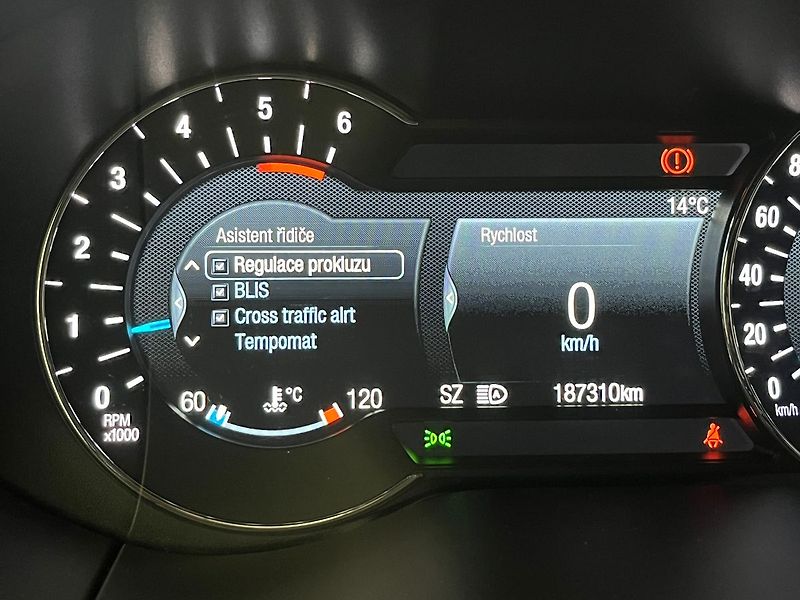 Ford S-MAX 2.0 EB Titanium manuál 7 míst - fotka 12 z 63