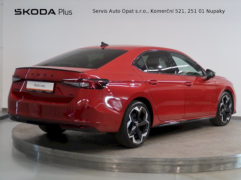 Škoda Superb (2025) SPORTLINE 2.0TSI 195KW 4x4 DSG - fotka 2 z 48